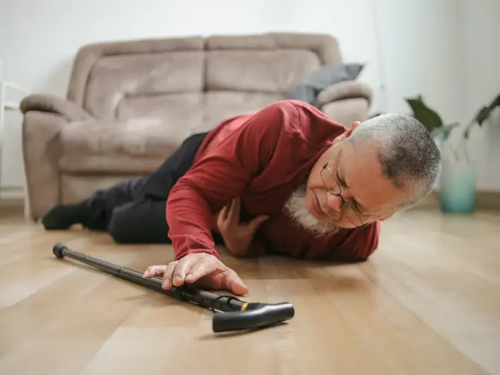 Workers comp chiropractic visit for Hendersonville retail employee with lifting injury