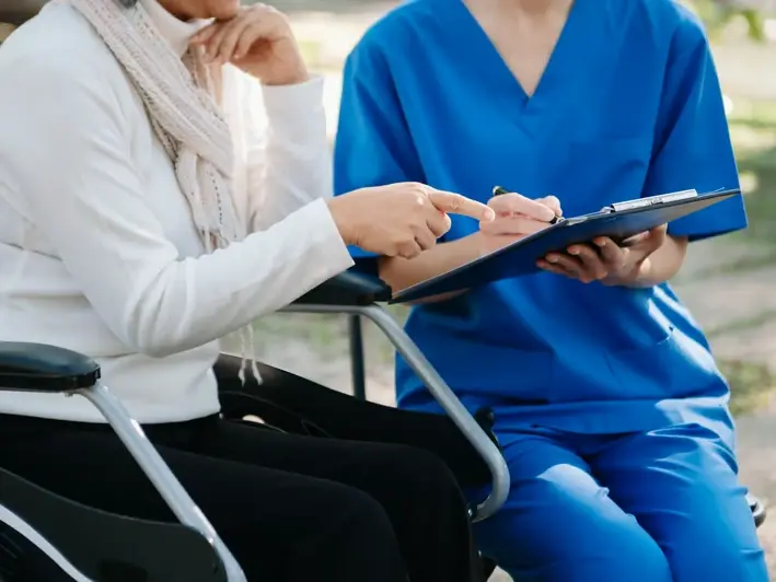 licensed Tennessee chiropractor helping Oak Hill patient with neck pain and joint strain