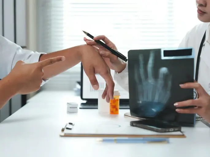 Professional Chiropractic Consultation and Evaluation services by Advanced Injury Care Clinic in Nashville, TN — licensed Chiropractor provider